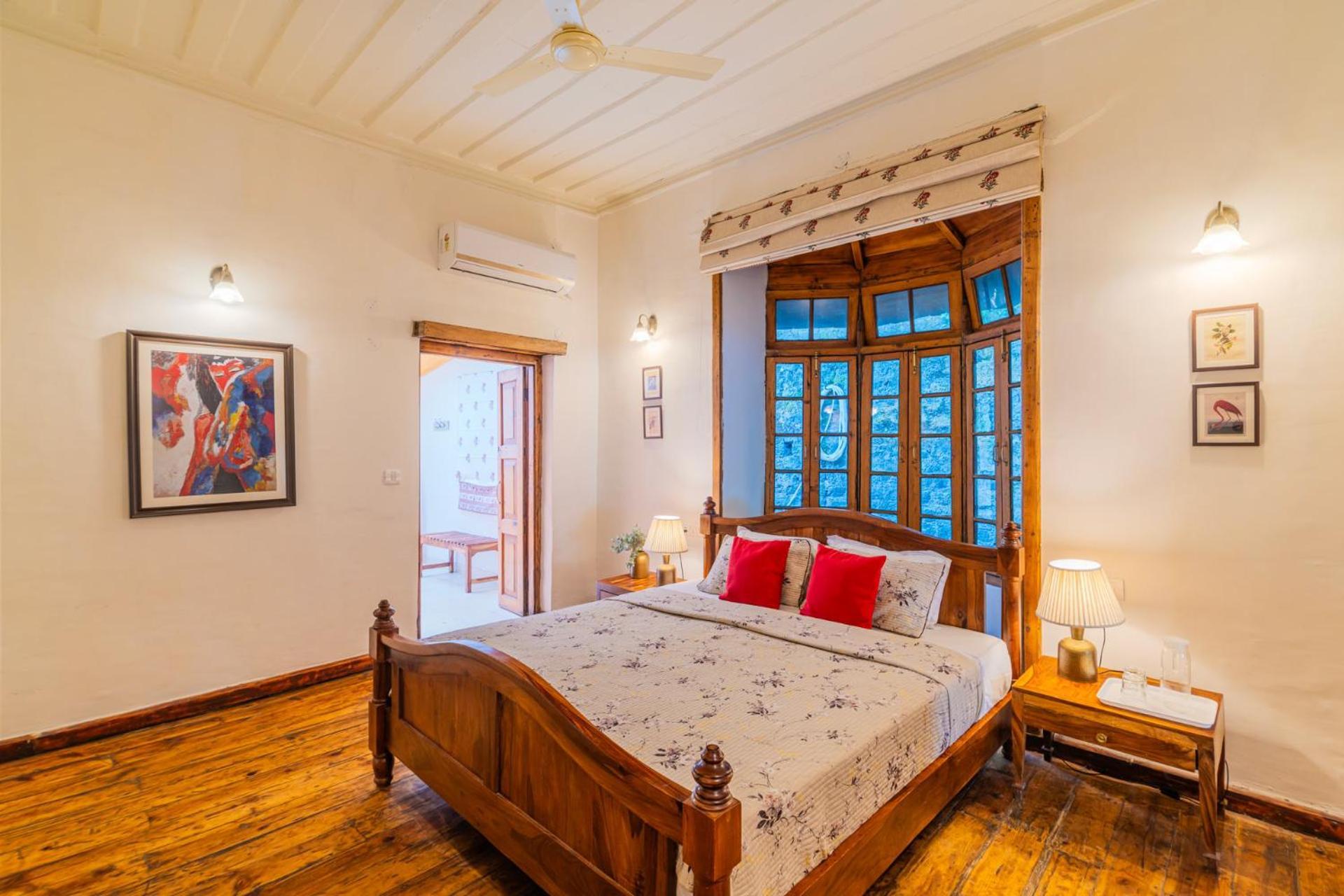 Stayvista At Paris Villa With Pvt Pool & Valley View Касаули Экстерьер фото