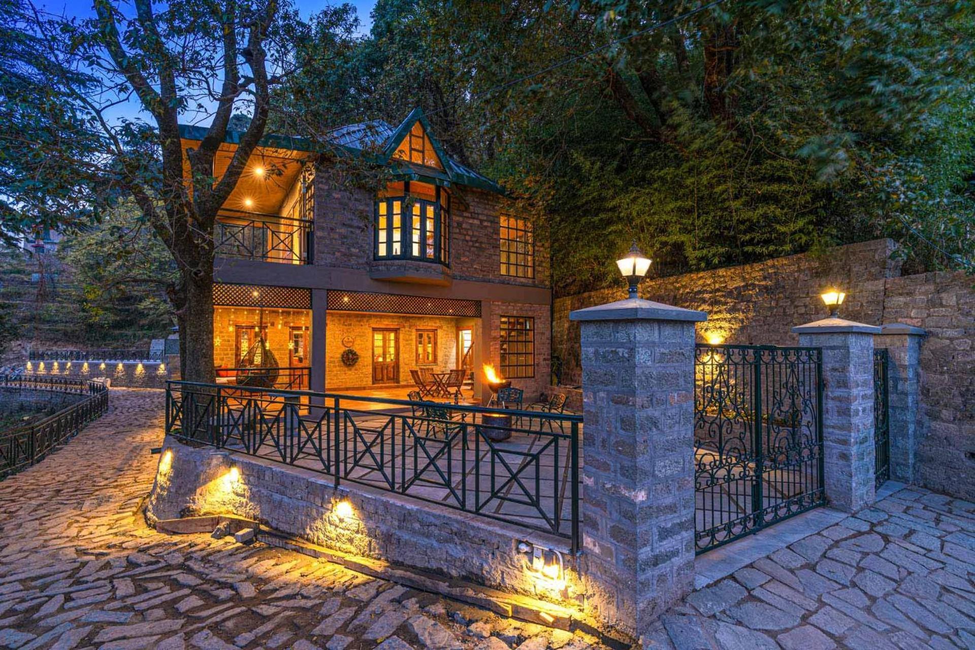 Stayvista At Paris Villa With Pvt Pool & Valley View Касаули Экстерьер фото